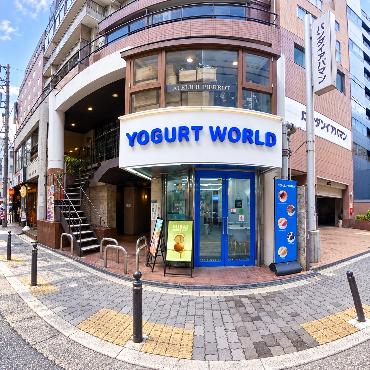 YOGURT WORLD アメ村店の外観。撮影素材をもとに構図・明るさを整えた編集写真